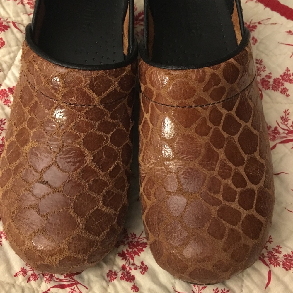 Sanita Giraffe Patterned Brown Suede Clogs